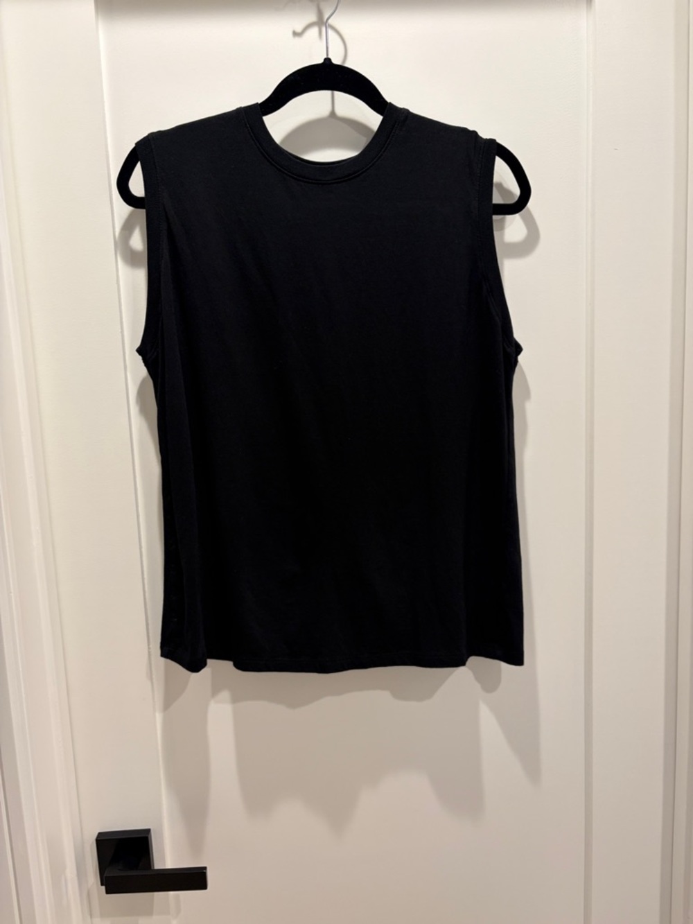 Old Navy Black Sleeveless Crewneck Tank - Women's